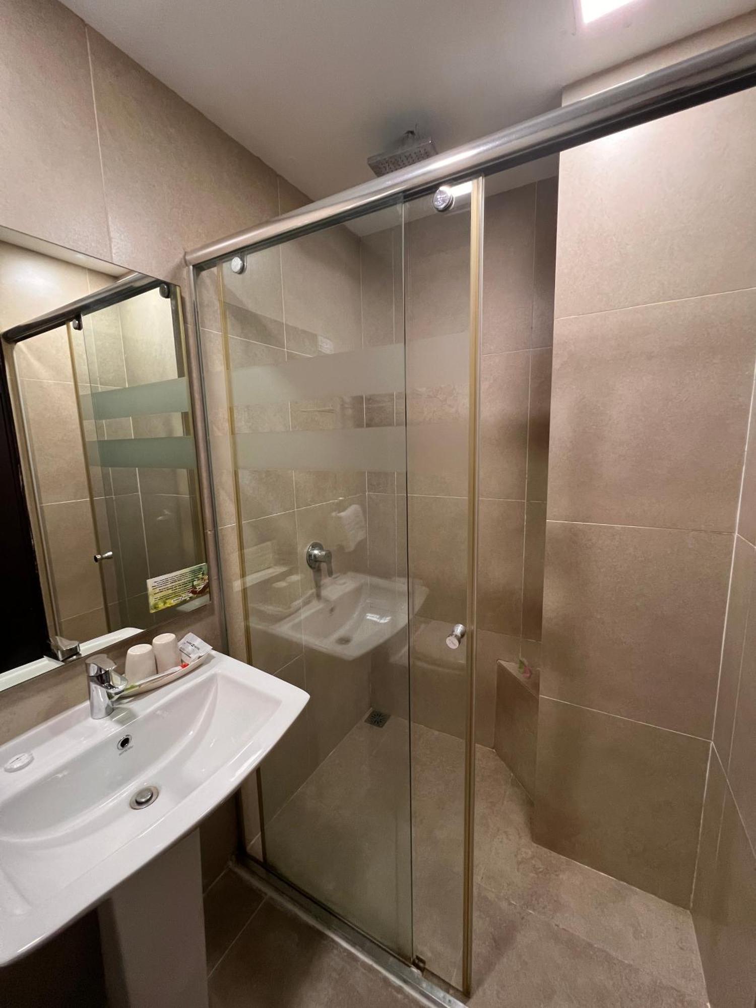 Ajang Hotel Miri Exteriér fotografie