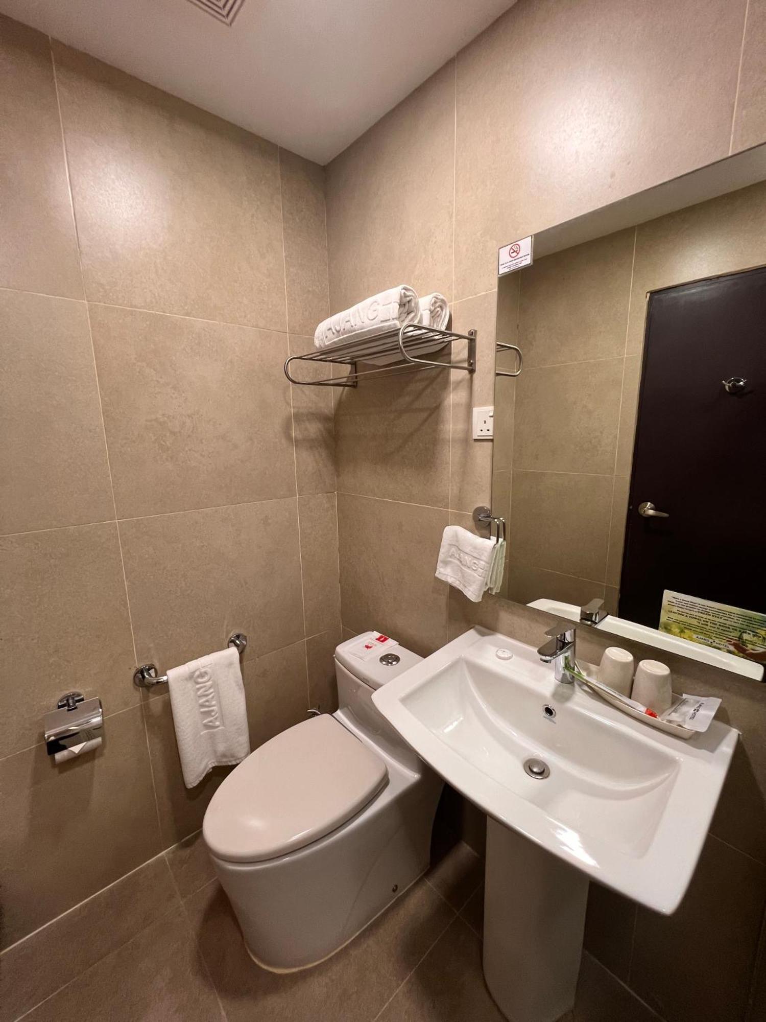 Ajang Hotel Miri Exteriér fotografie