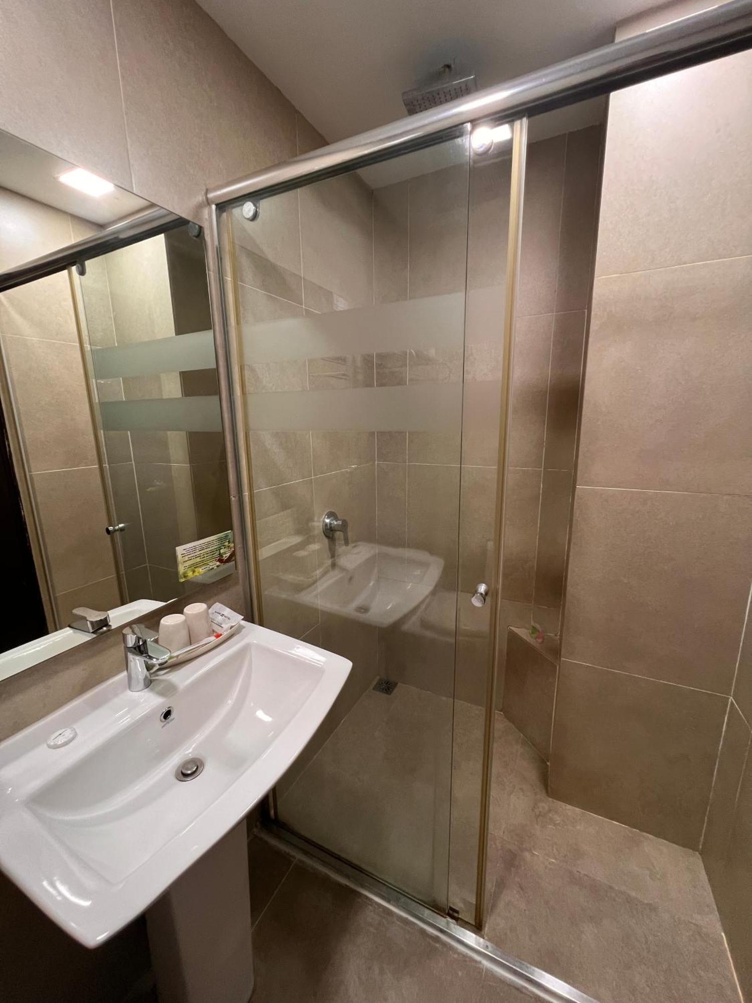 Ajang Hotel Miri Exteriér fotografie