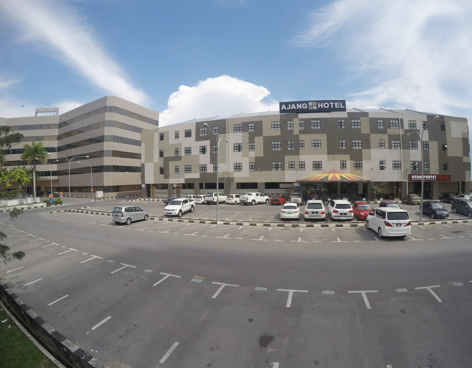 Ajang Hotel Miri Exteriér fotografie